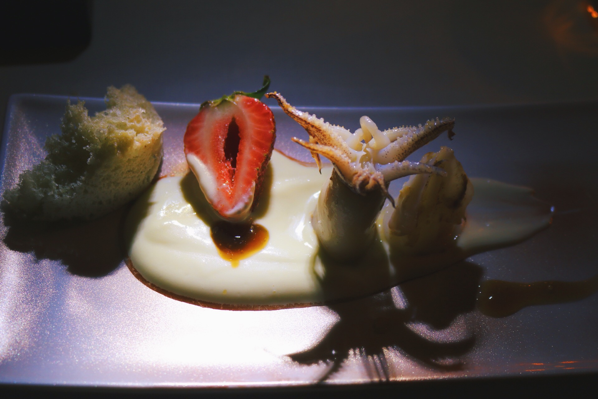 HORROR SQUID WITH OLIVE OIL SPONGE AND CREAM