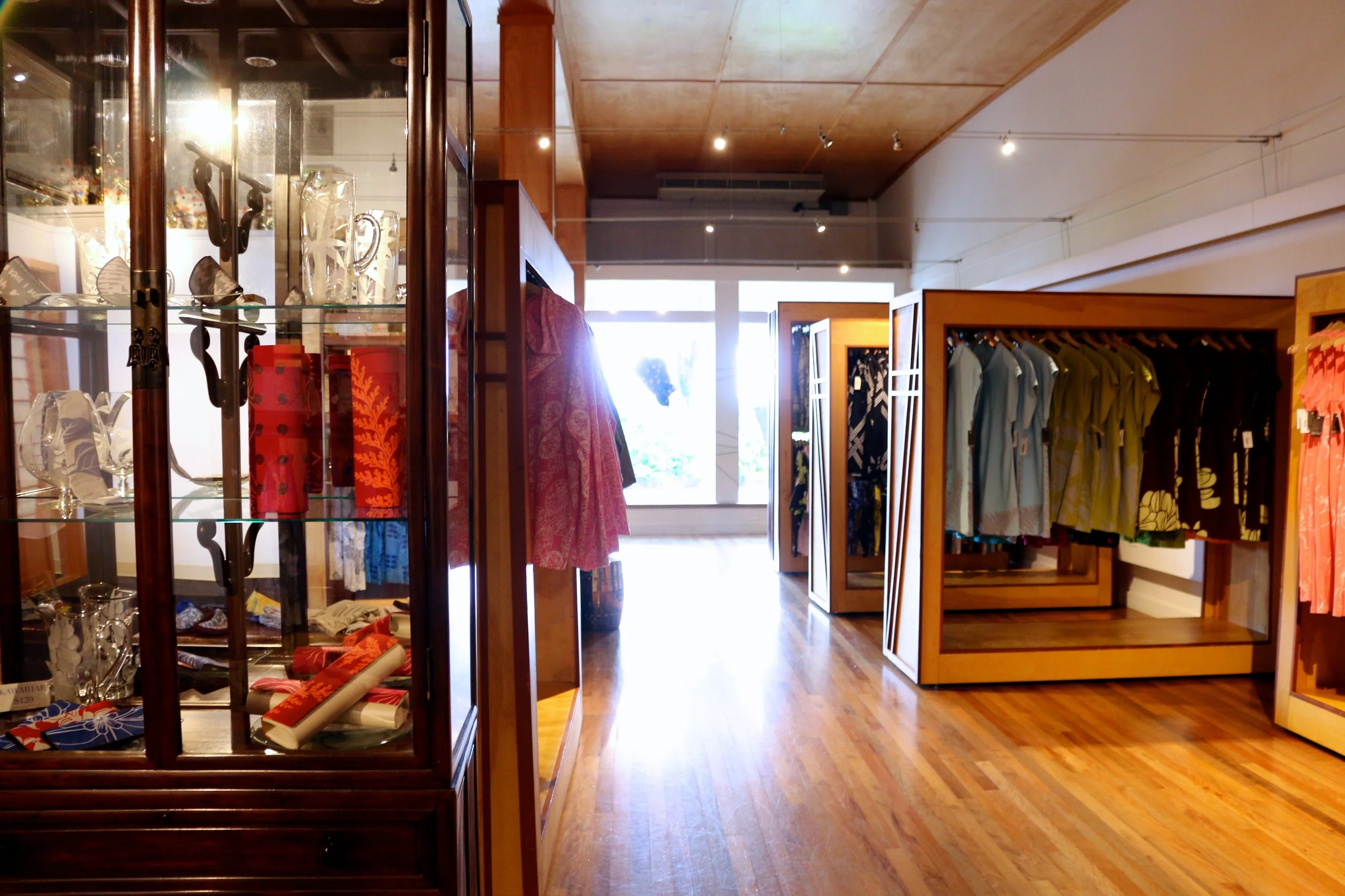 INSIDE SIG ZANE DESIGNS.