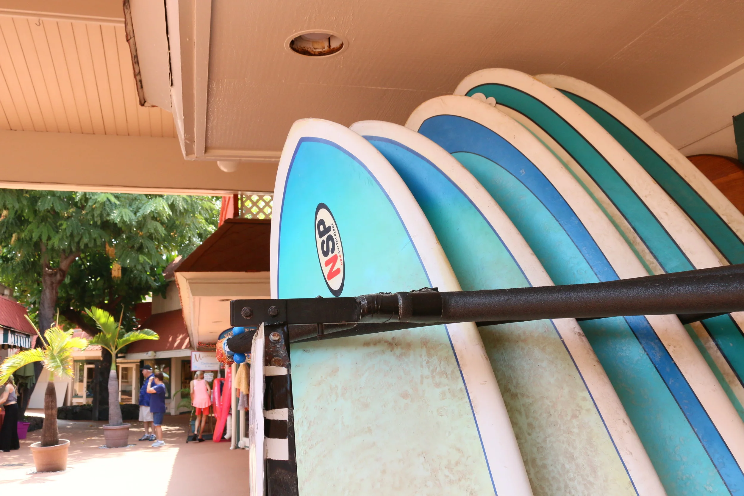 SHOPPING ALONG KAILUA VILLAGE