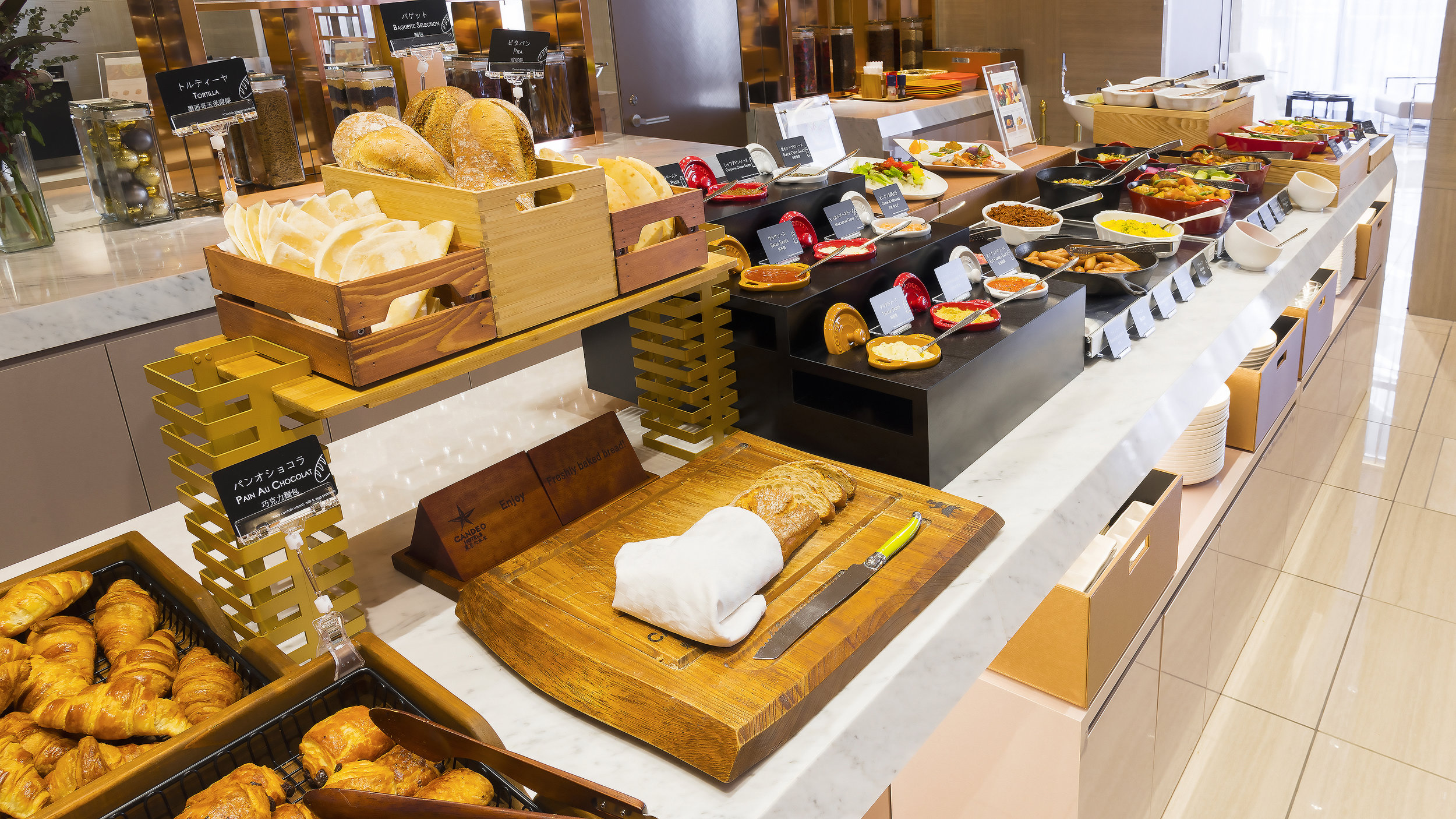 Breakfast buffet at Candeo Roppongi