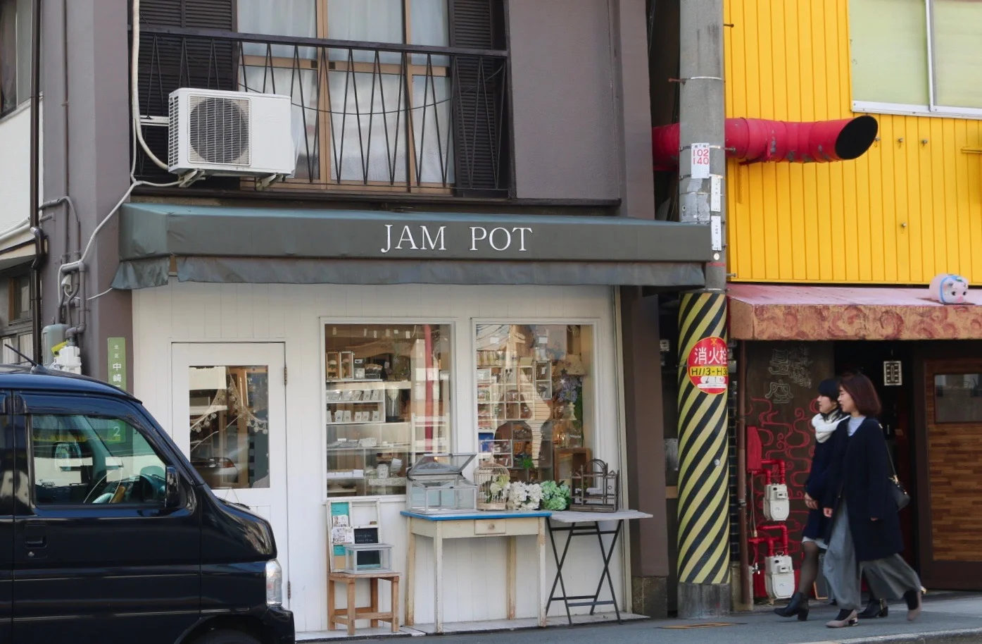 Pretty handmade jewelry shop