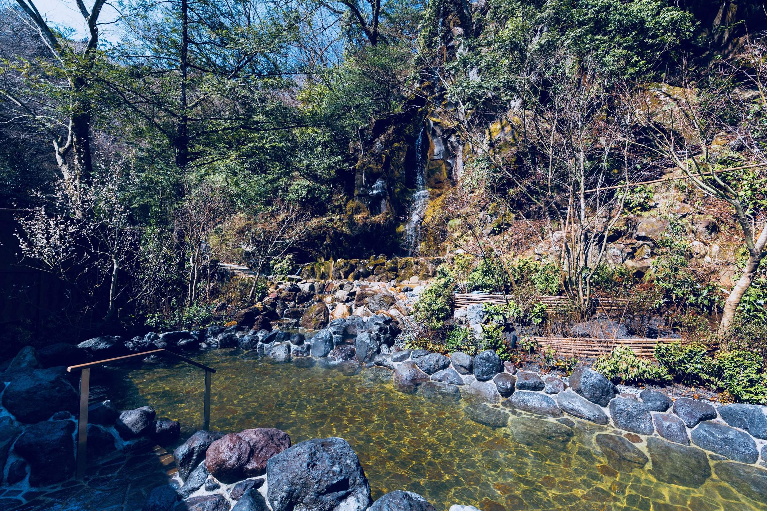 The "Kurumazawa" waterfall hot springs at Hakone Kowakien Tenyu