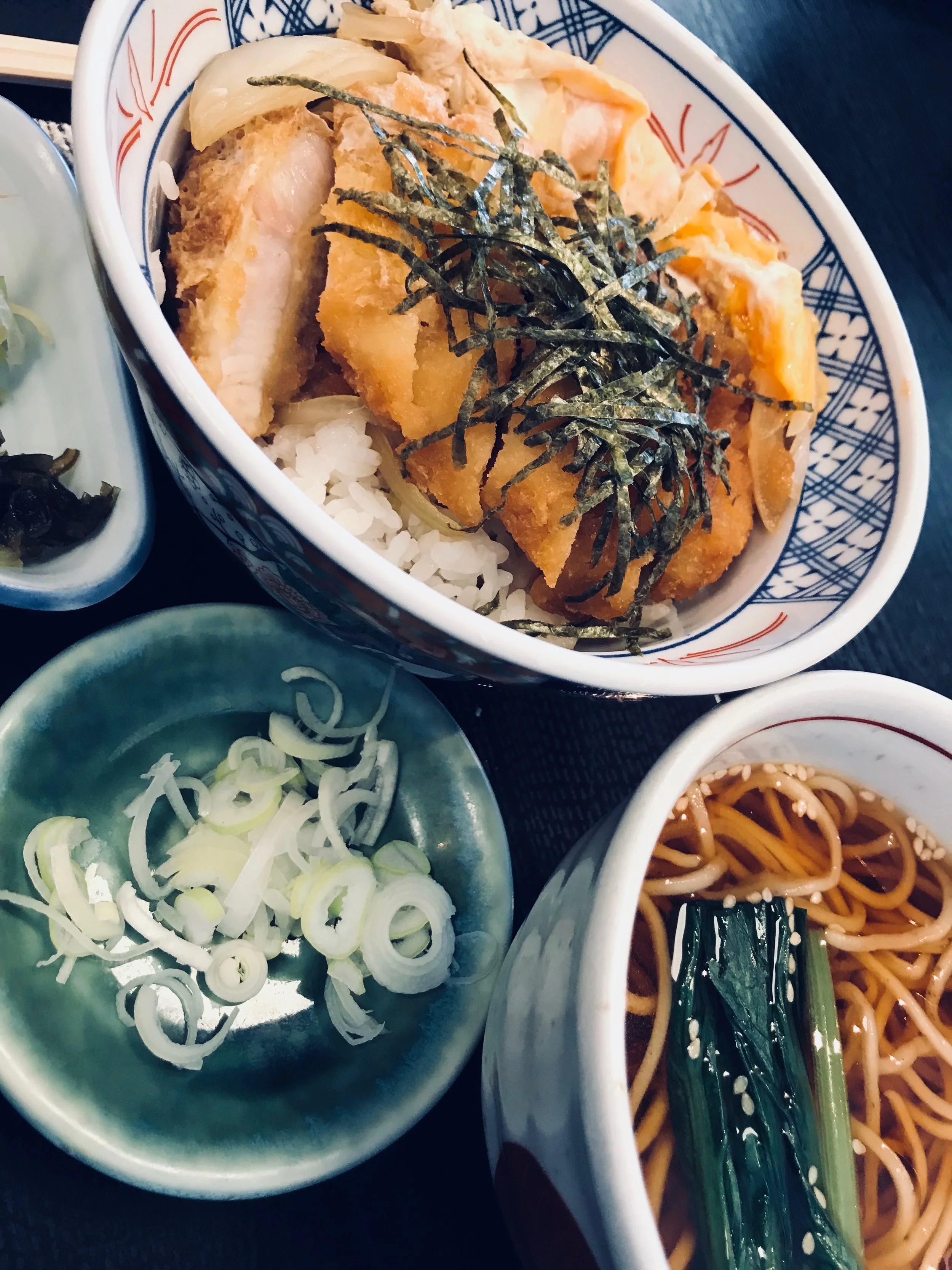 Pork cutlets with rice and soba