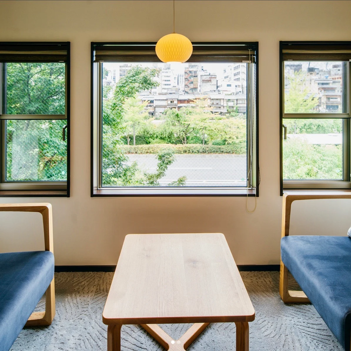 The sitting nook overlooking the Kamogawa River