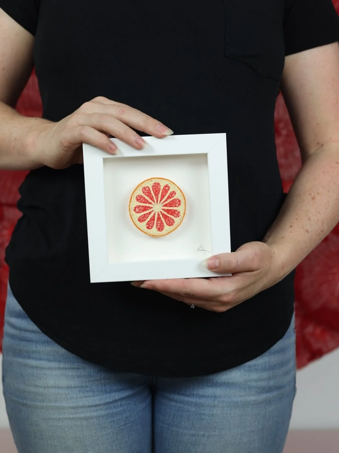 The citrus collection consists of four mini embroideries inspired by fruit cross sections. I like them all individually, but I love them together as a set. 

Which is your favourite? 

Lemon 🍋
Lime 🍋&zwj;🟩
Orange 🍊
Or Blood Orange 🍅*

This serie