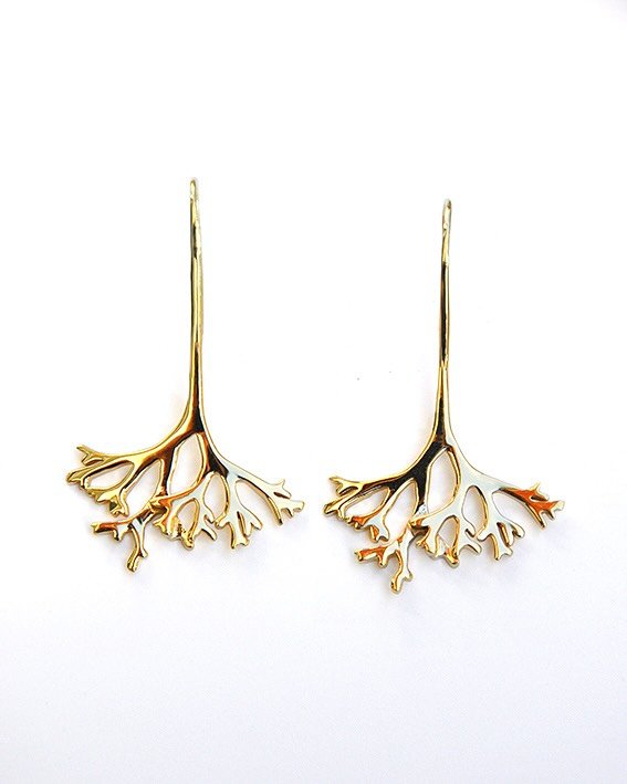 I&rsquo;m loving the new ocean themed additions to my jewellery collaboration with @annareikherjewelry 
These coral, shell and seaweed inspired pieces have transformed my embroidered pieces into wearable art. 

Head to the link in my bio to see the f