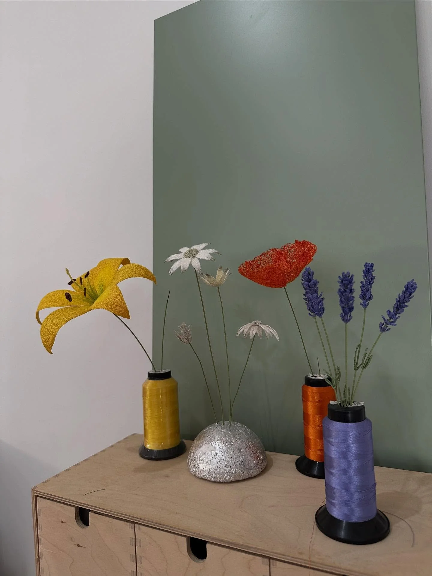 The embroidered flower collection is growing 🌸🌺🌻
What should I try to make next? 

#sculpturalembroidery #meredithwoolnough