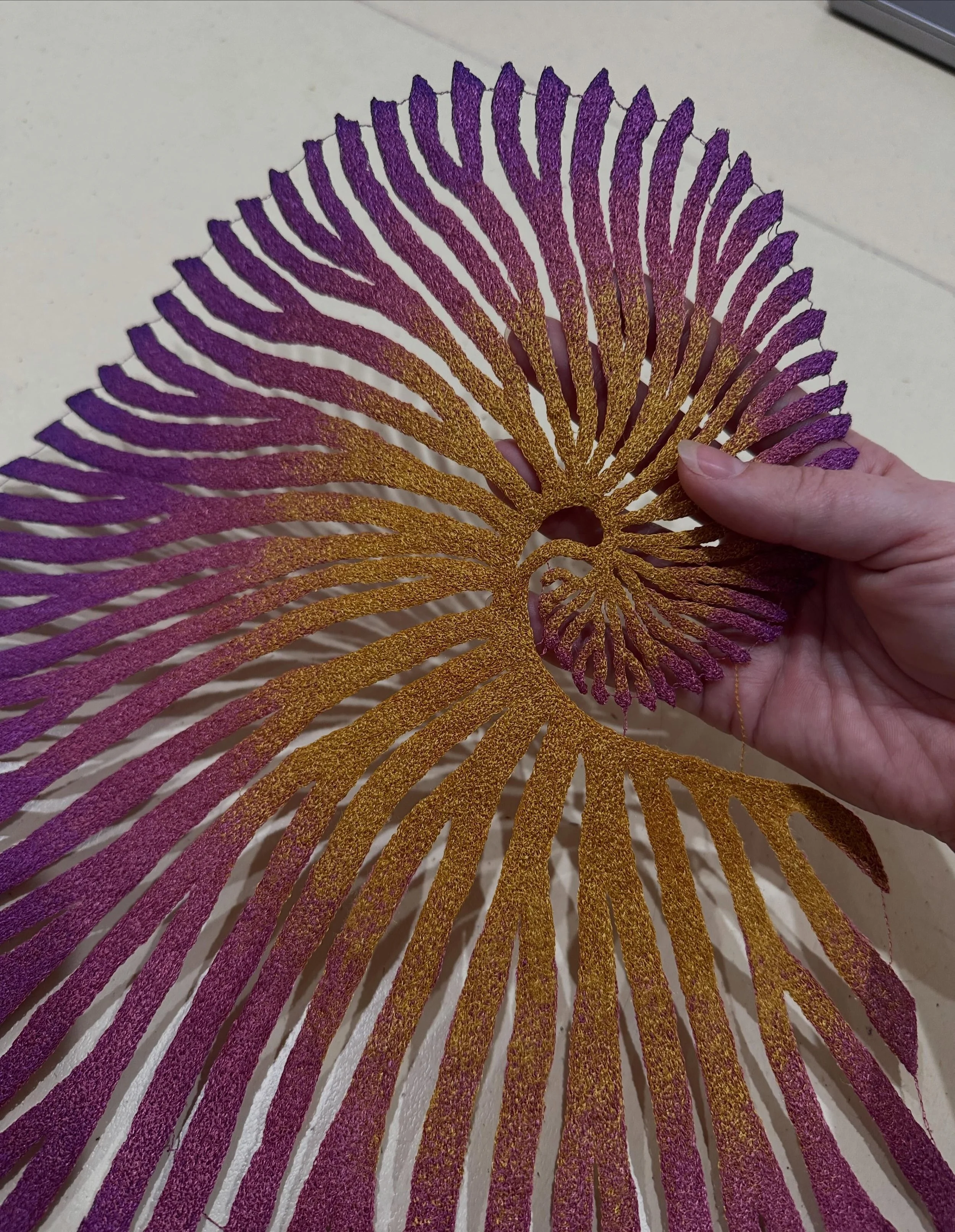 I&rsquo;m loving how the colours turned out in this piece. 

#sculpturalembroidery #meredithwoolnough #papernautilus