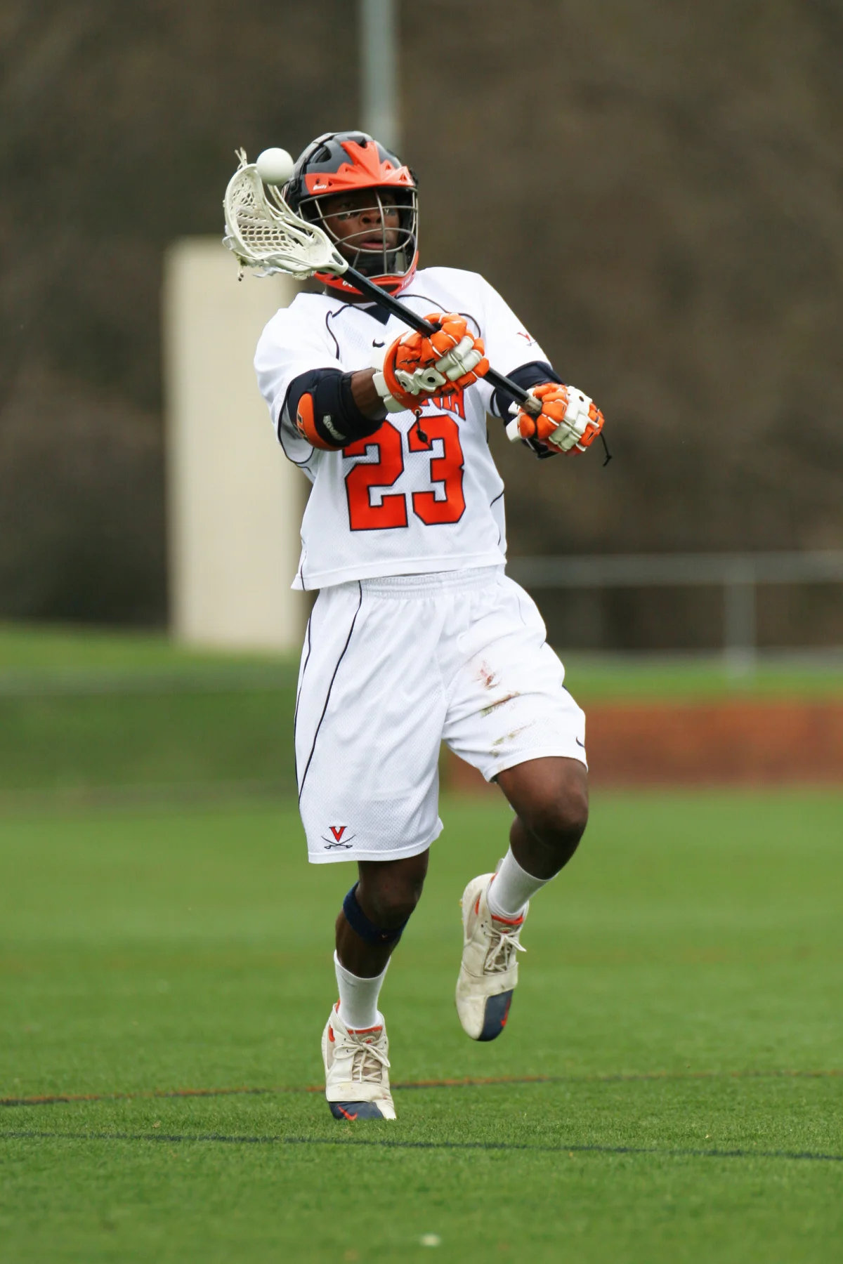 Virginia Men&#x27;s Lacrosse Team Raises Awareness for HELP Line 