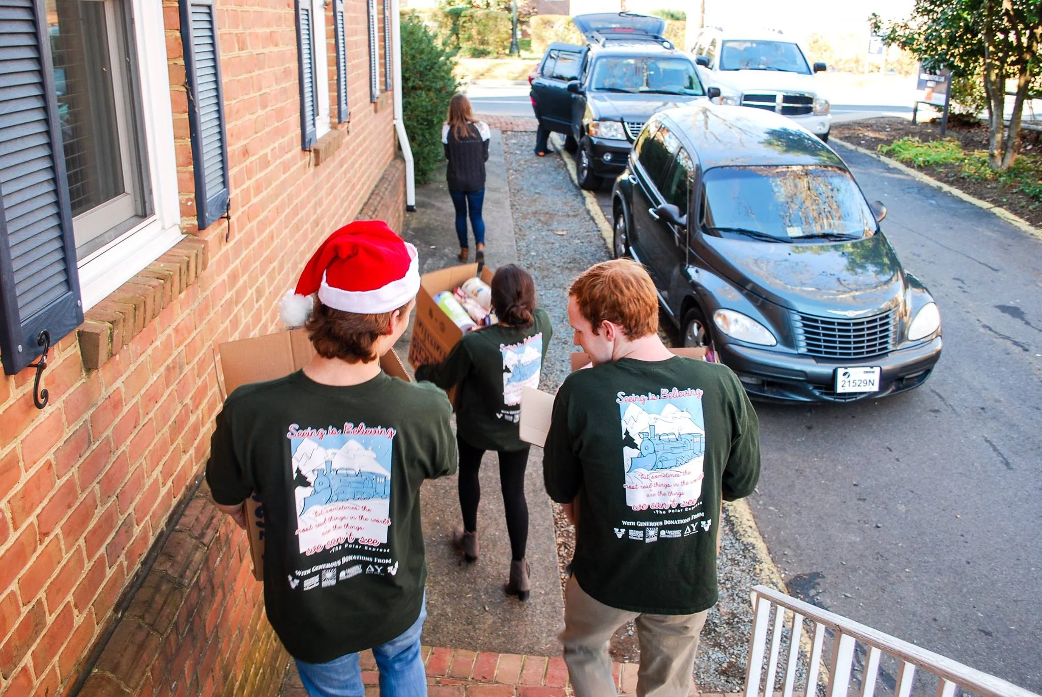 Holiday Sharing Volunteers Help Local Families