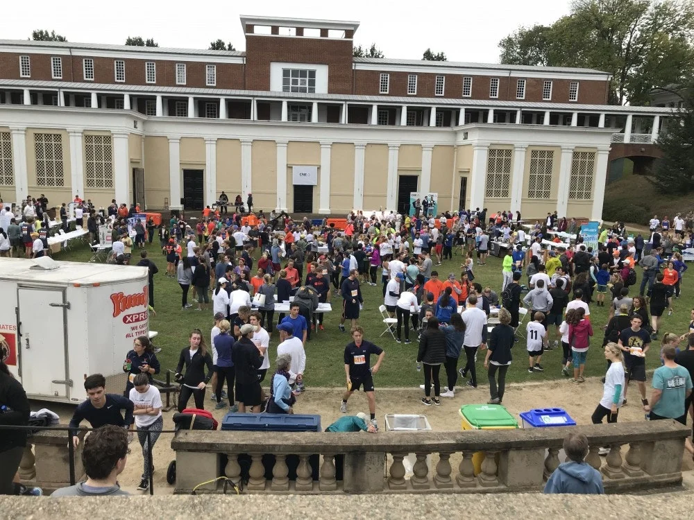 El evento “Celebración de Servicio” remarca a las organizaciones estudiantiles y sin fines de lucro durante el Fin de Semana Inaugural