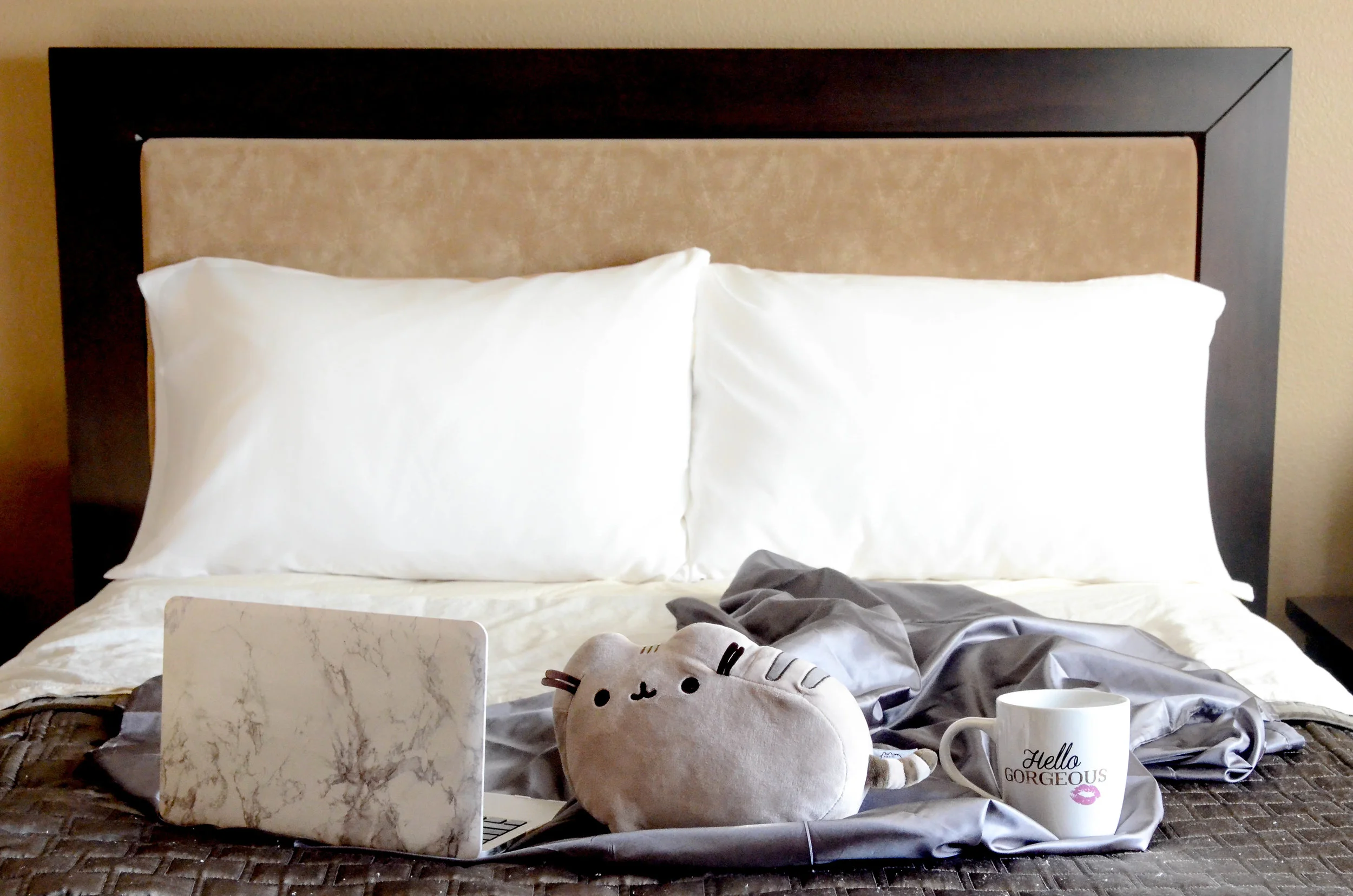 My Bedroom Decor + Fine Pillow Review