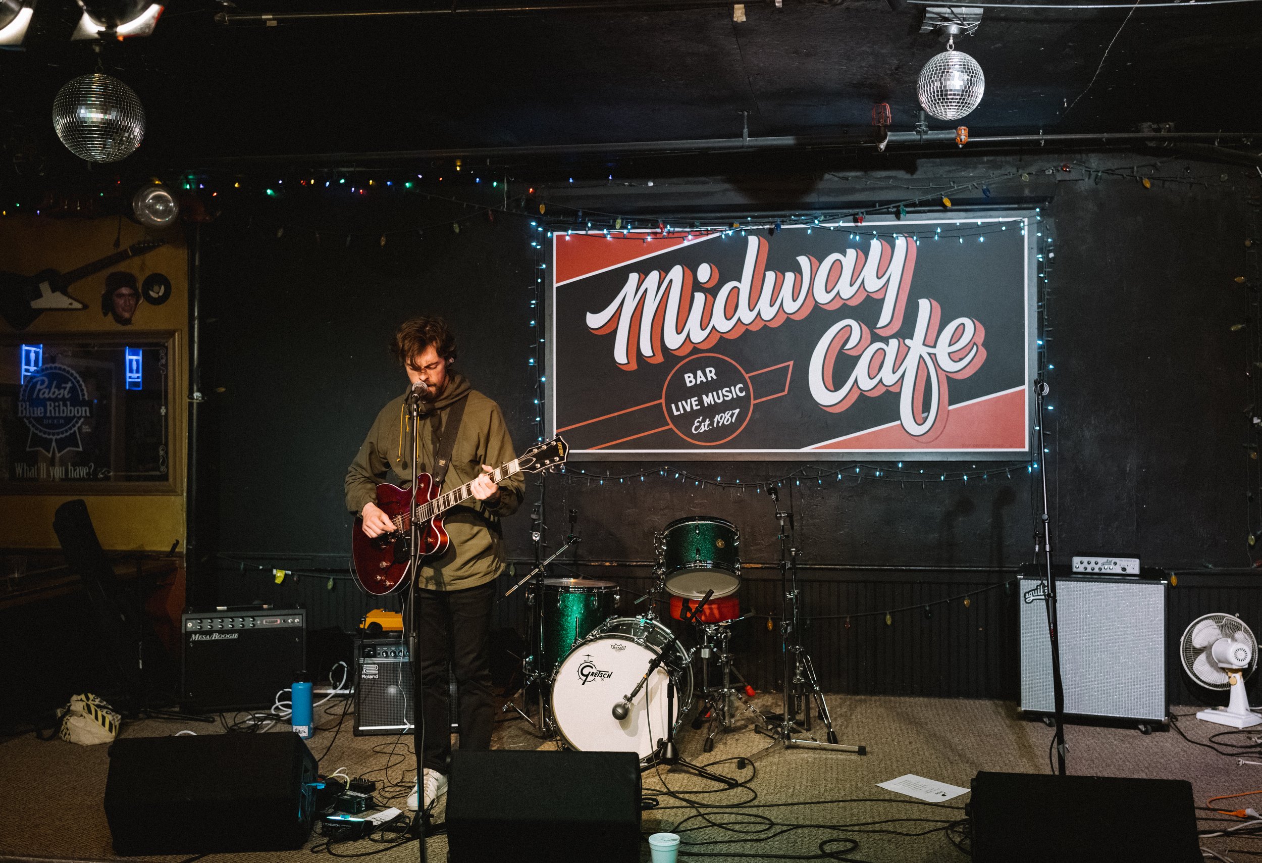 was and when midway-1040157.jpg