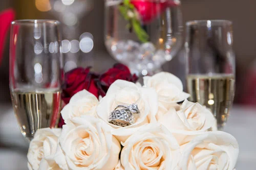 weddingrings_bridalbouquet.jpg