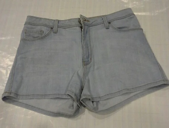 Summer Dreaing shorts light blue.jpeg