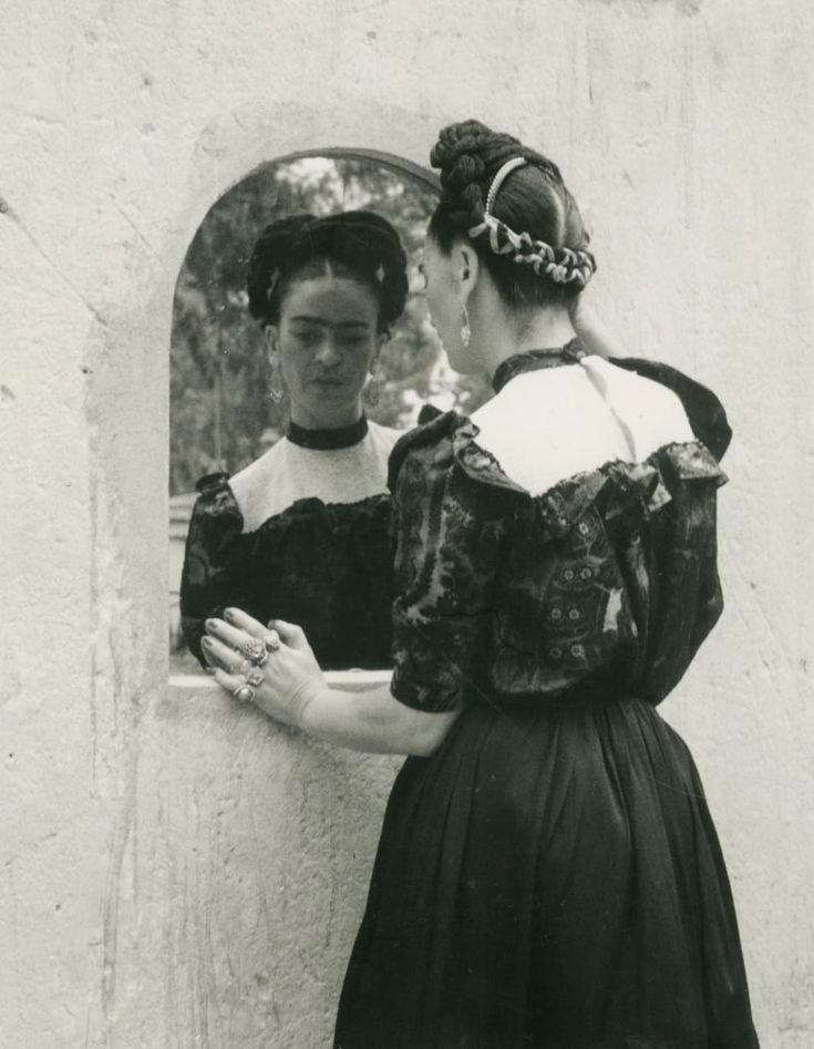 12 Beautiful Pictures From Frida Kahlo's Incredible And Difficult Life.jpeg