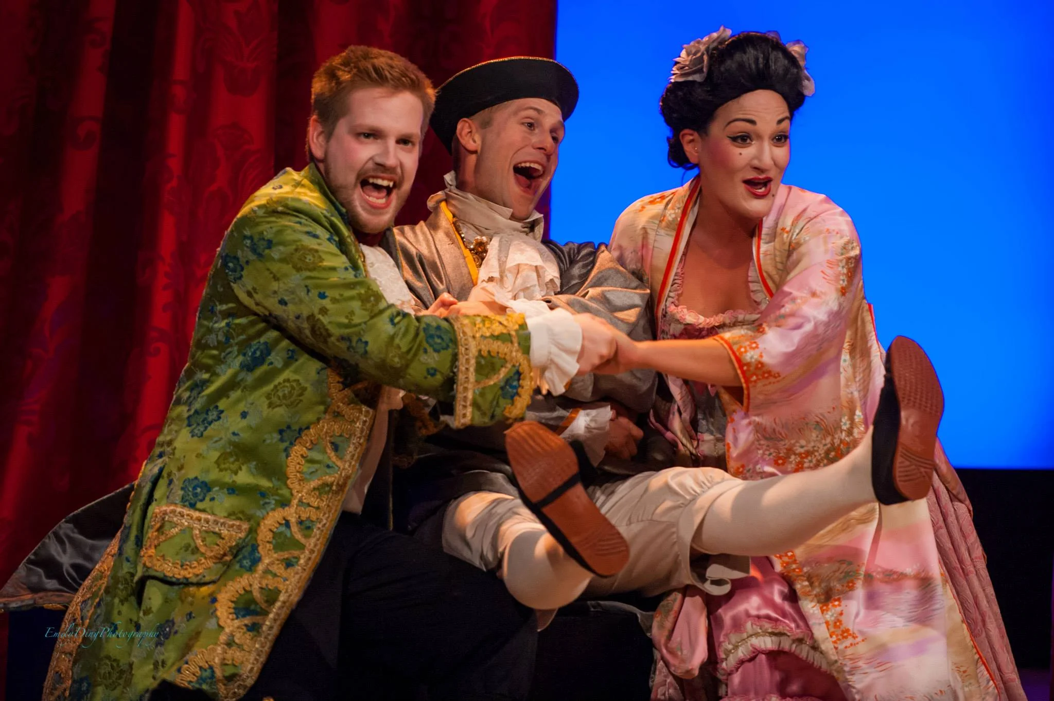 Fenihan in Offenbach's Bataclan with Opera 5