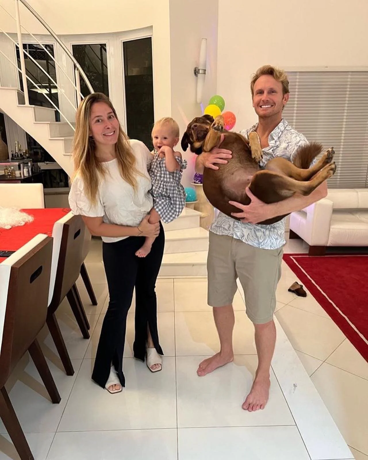 Merry Christmas from my Brazilian family to yours! 🎅🏻🎄☃️🎁🌟 Can&rsquo;t wait to see my family in Florida next year 🤗
.

Feliz Natal da minha fam&iacute;lia brasileira para a sua! Mal posso esperar para ver minha fam&iacute;lia na Fl&oacute;rida 