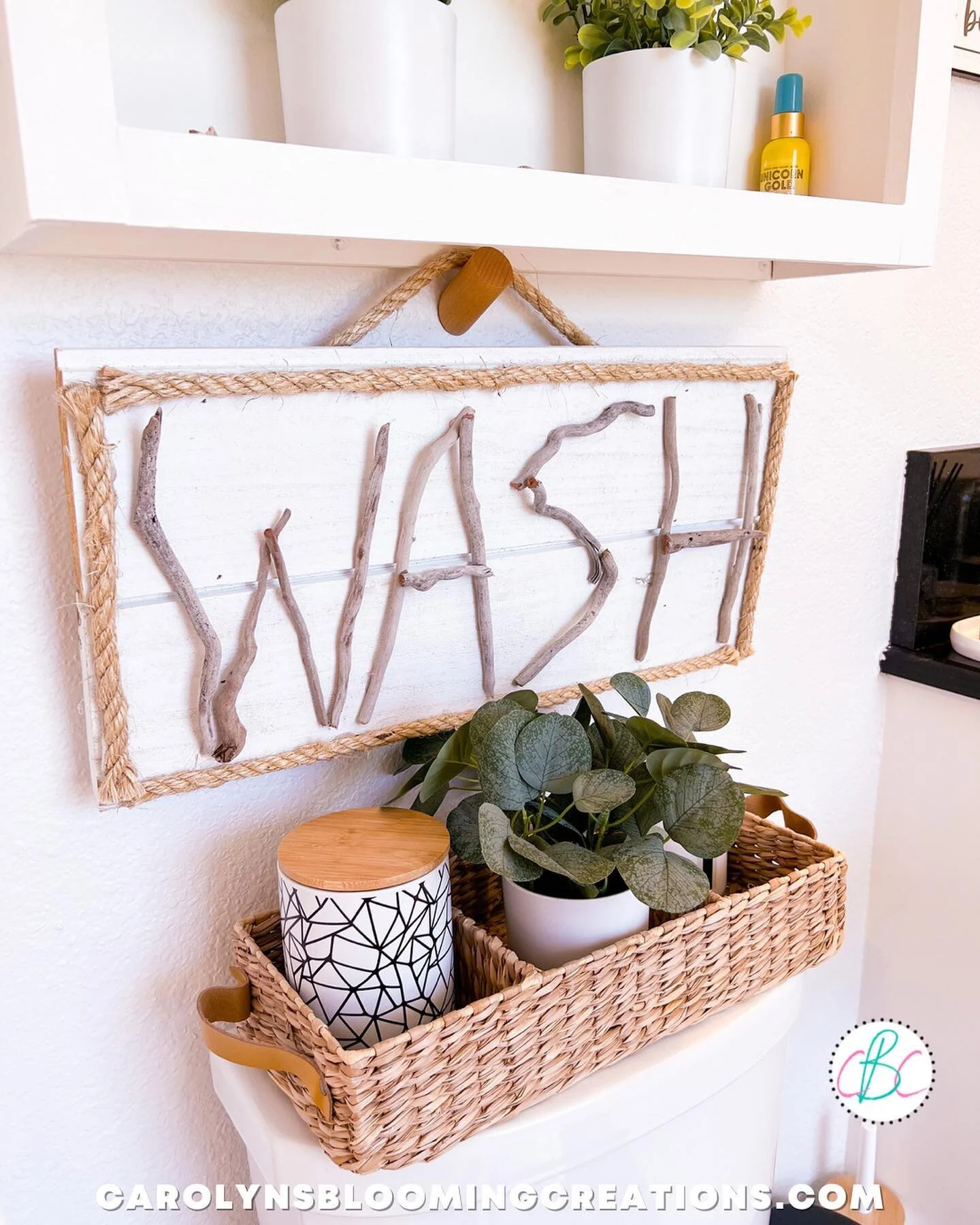 Because we love driftwood and home decor💖 

I made this sign and keep adding new pieces to my black and white bathroom&hellip;which still looks fab over a year after we did a mini renovation to it! 

The chalk painted cabinets still look amazing&hel