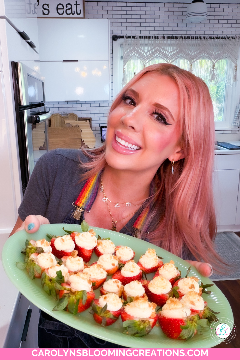 These 4-Ingredient Cheesecake Strawberries Are Addicting 🍓