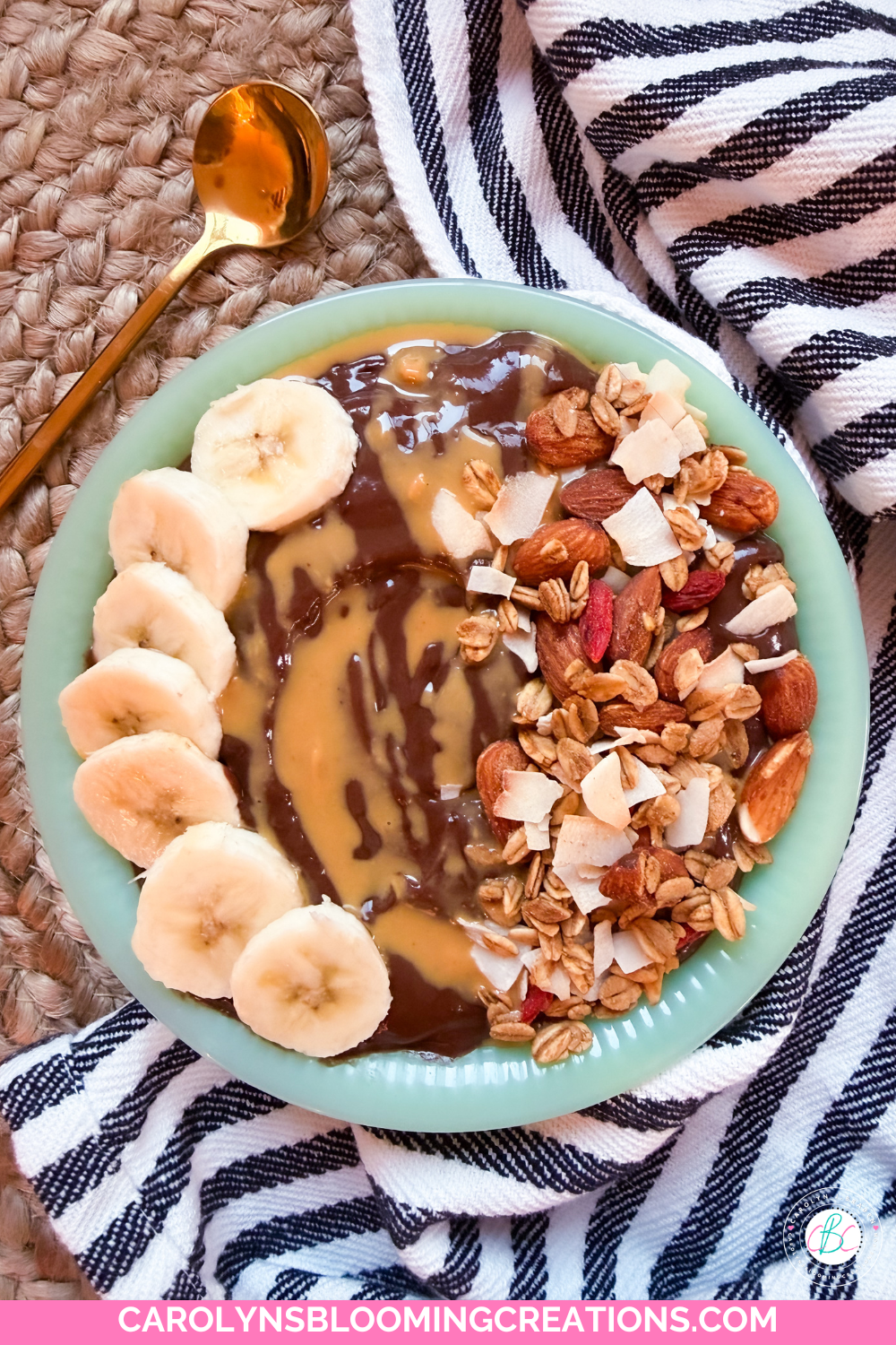 Healthy Smoothie Bowl Recipe with Frozen Bananas and Açaí