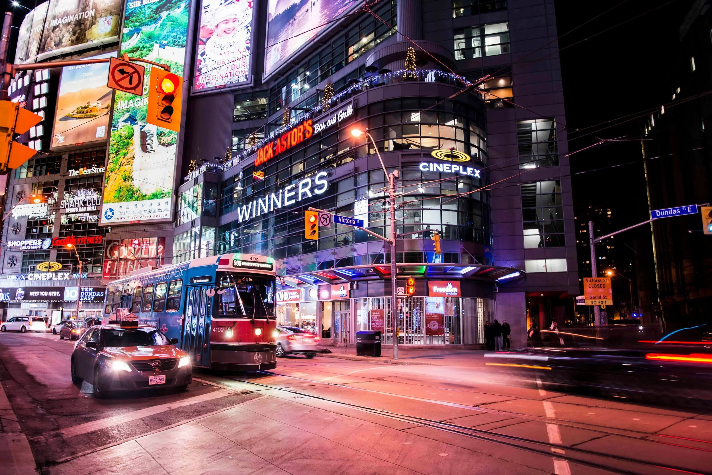 Yonge-Dundas-TO.jpg