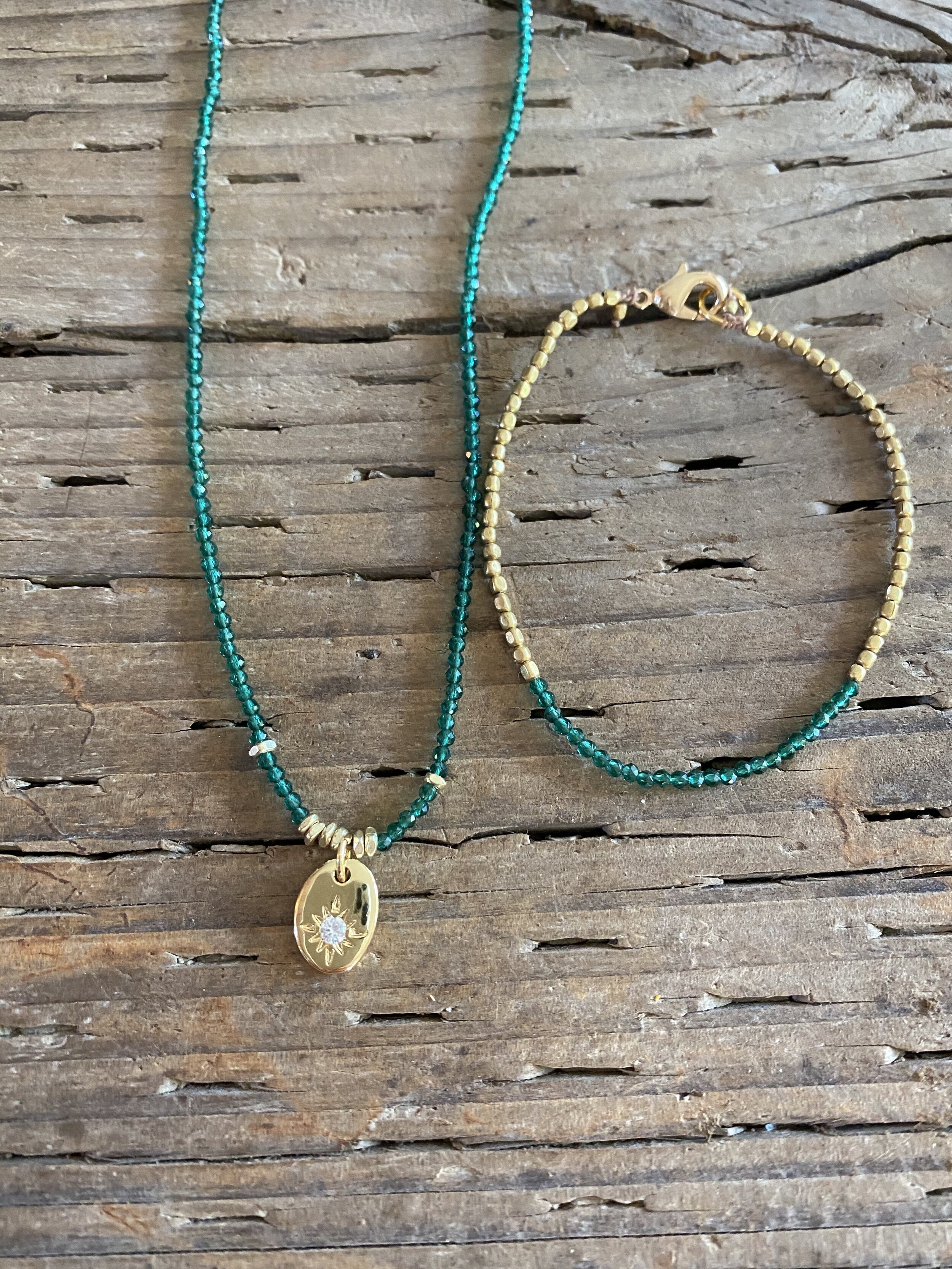 DEEP EARTH Star Necklace Set