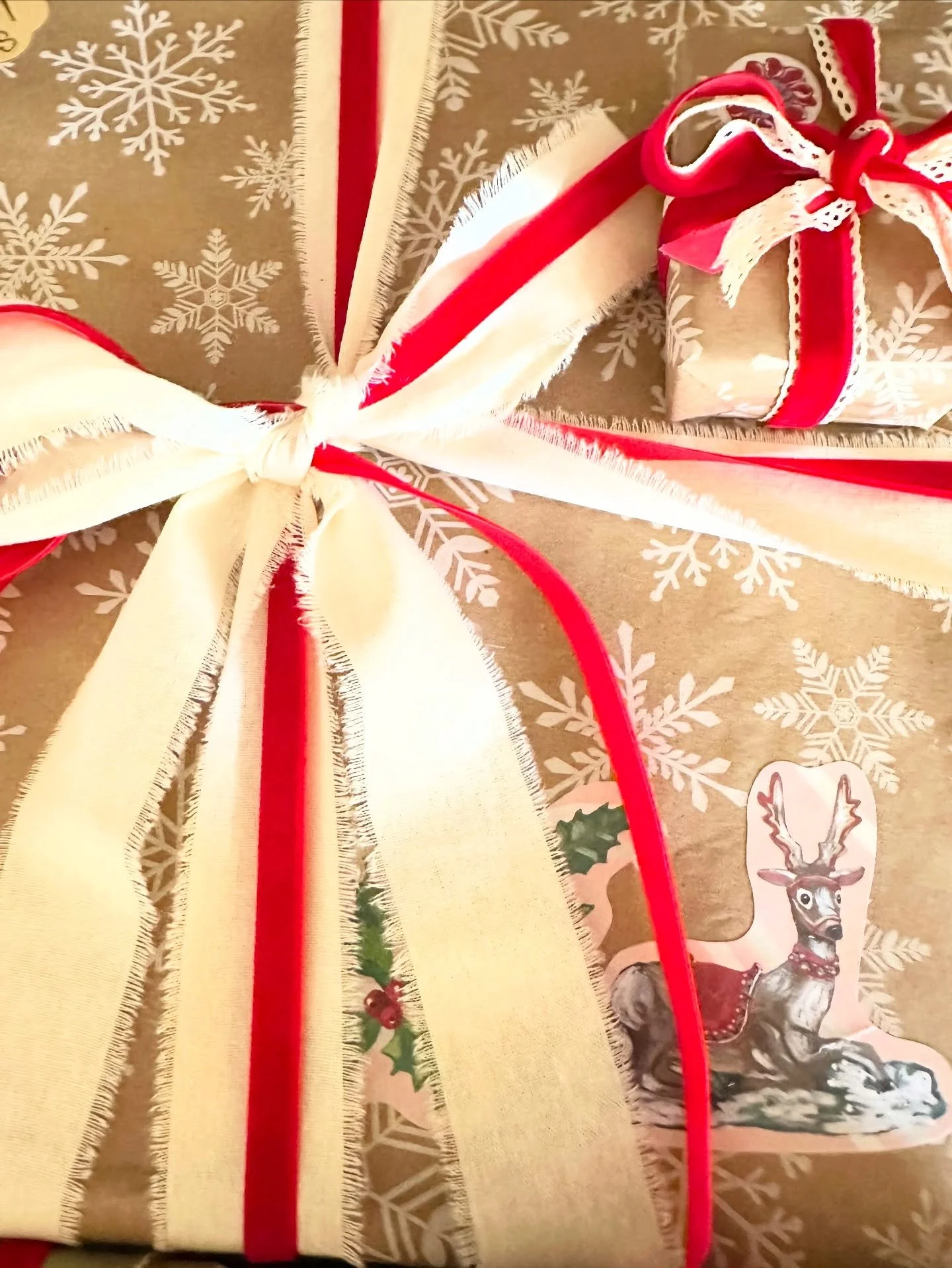 Gift wrap for 2025 🎁 
&bull;
&bull;
&bull;
#gifterap #christmaswrapping #merrychristmas #merrychristmaseveryone #2025christmas