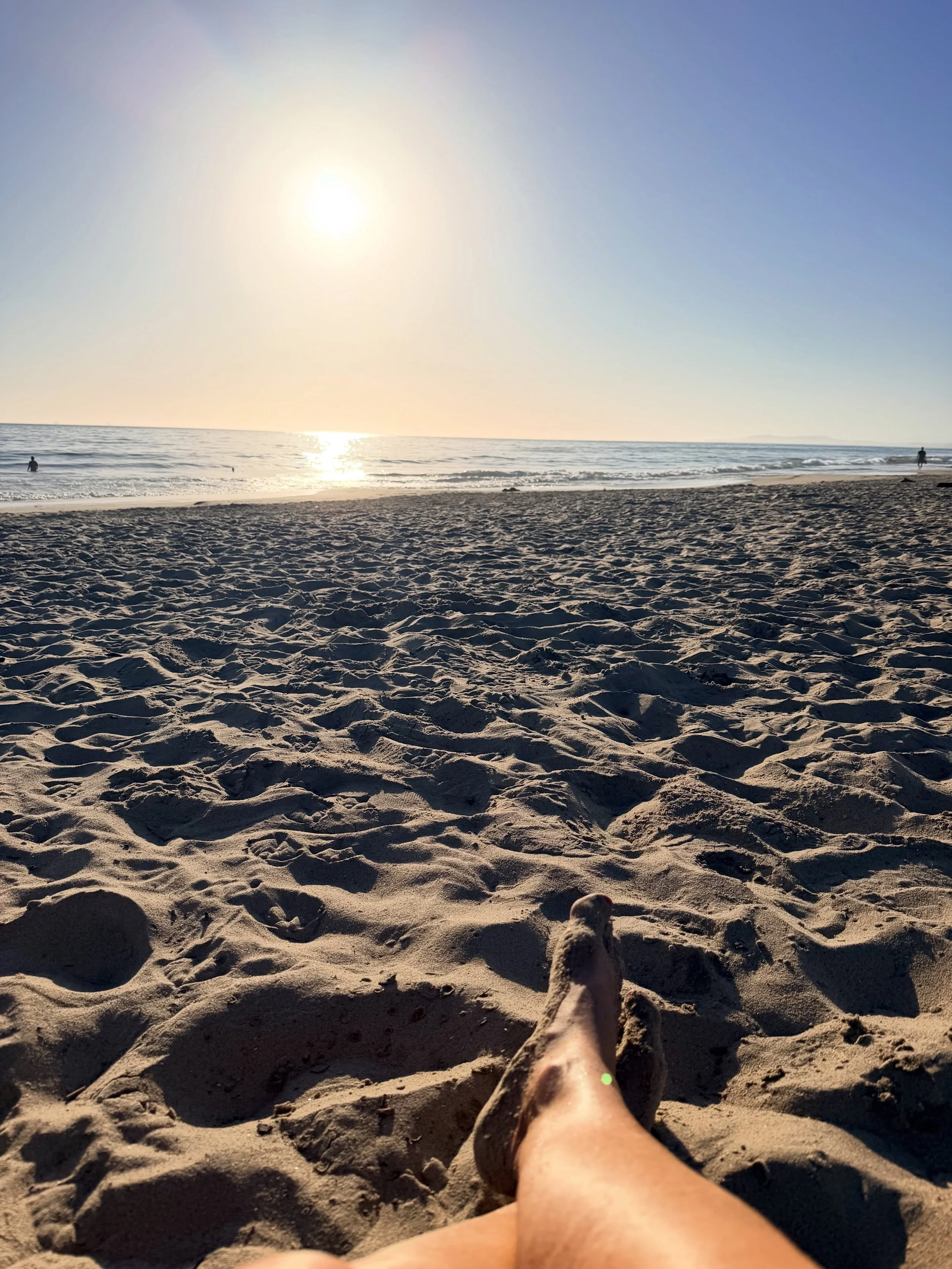 Soaking up the last bit of sun and end of day dips before our weather changes.
&bull;
&bull;
&bull;
#endlesssummer #beachlife #beachvibes #californialifestyle #carpinteria