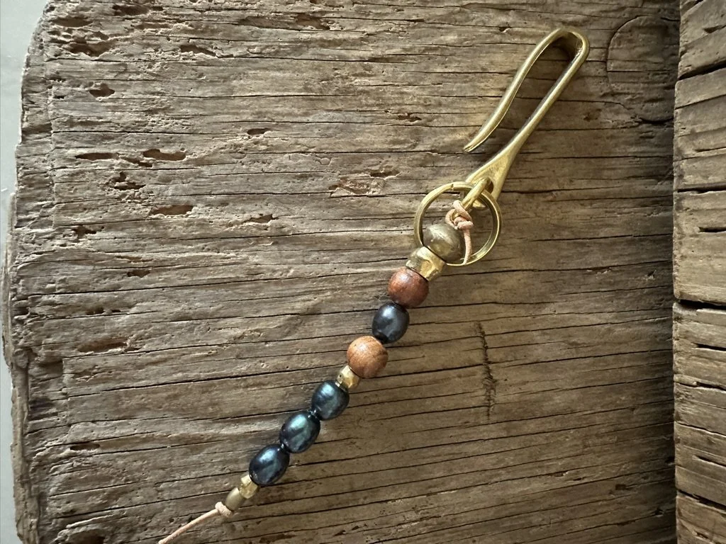 KEYCHAIN Black Pearl, Wood & Brass Keychain