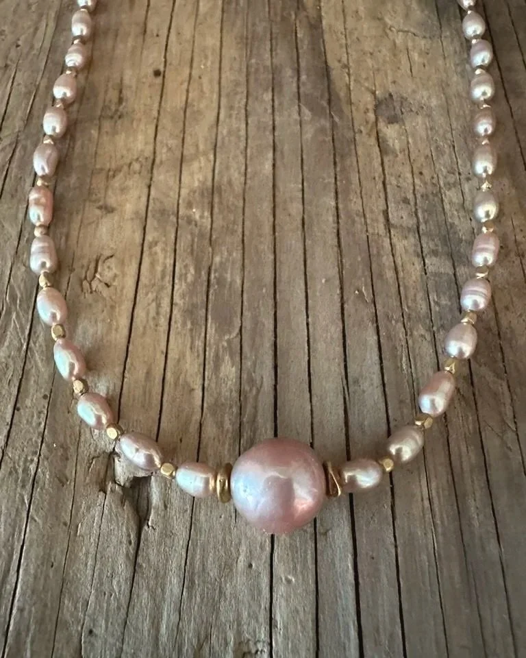 MAUVE Multi Pearl Short Necklace