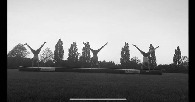 Handstand Day 2020 with the coaching team. 
With social distancing 👍🏻 @sporteduk @bfc_health @bracknellforest @welovebracknell @getberkshireactive 
#handstandday #ihd2020