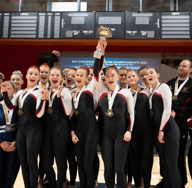 Congratulations to the Junior girls team from Bracknell, winning the Mid European TeamGym Championship 🥇 today in Lignano Sabbiadoro in Italy 🇮🇹 
Many thanks to the organisers at @dinamicgym and to all of the other teams who helped to make this su