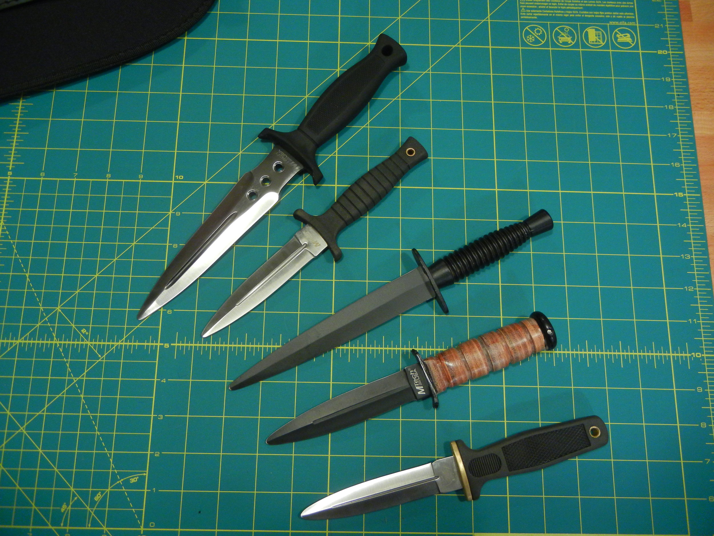 STAGE COMBAT KNIVES — Jesse Belsky Stageswords