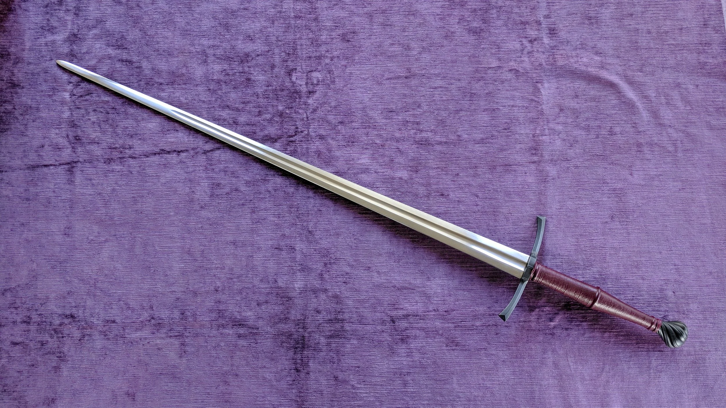 Waisted Spiral Pommel Bastard SwordRed Grip (SHARP/BLUNT) — Jesse
