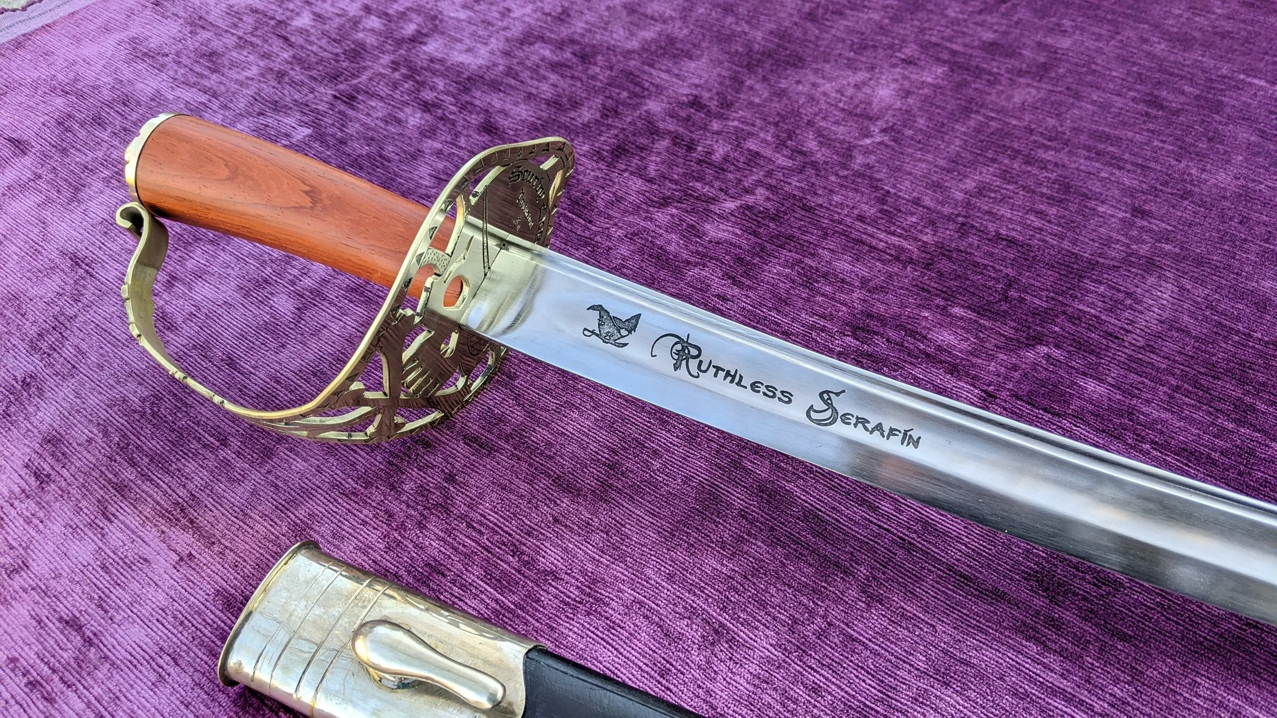 Skull &amp; Crossbones Cutlass [BLUNT]