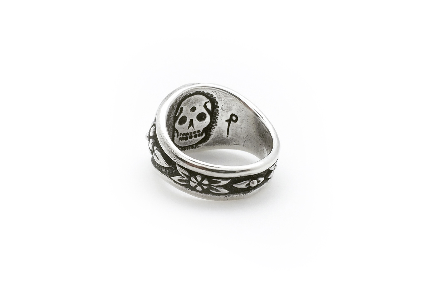 inner skull engraving silver ring.jpg