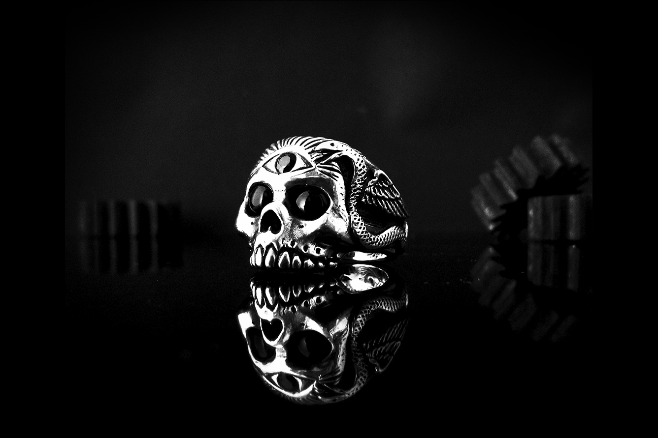 silver skull ring w 3rd eye.jpg
