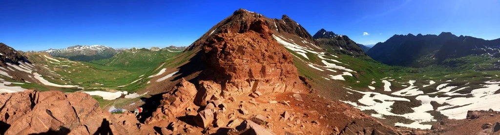 8:50 a.m. Panoramic view from West Maroon Pass--stunning colors.