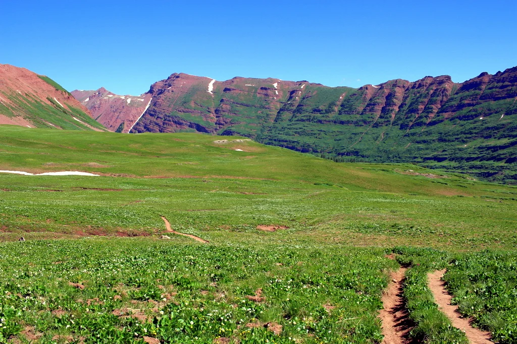 10:27 a.m. Heading towards Fravert Basin and the base of the 3rd pass.