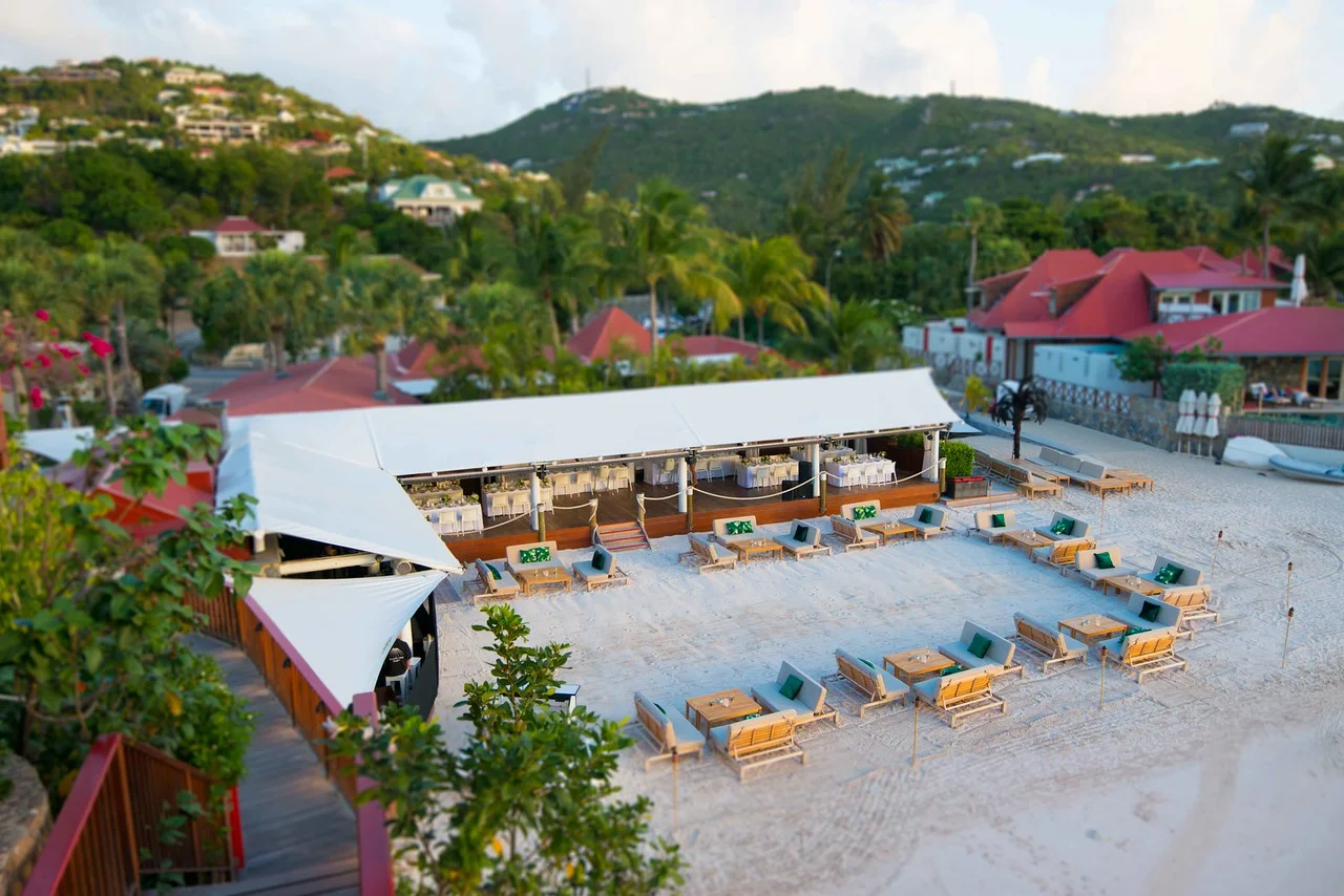 beach lounge doll house.jpg