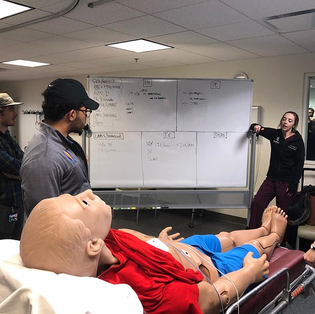 @alexiscates17 and @ricktum60 stopped by to help us with #simlabthurdsay!!! Make sure to develop a good and thorough differential, especially in AMS and unresponsive patients! #emed #simlab @pcomeducation #pcomlife