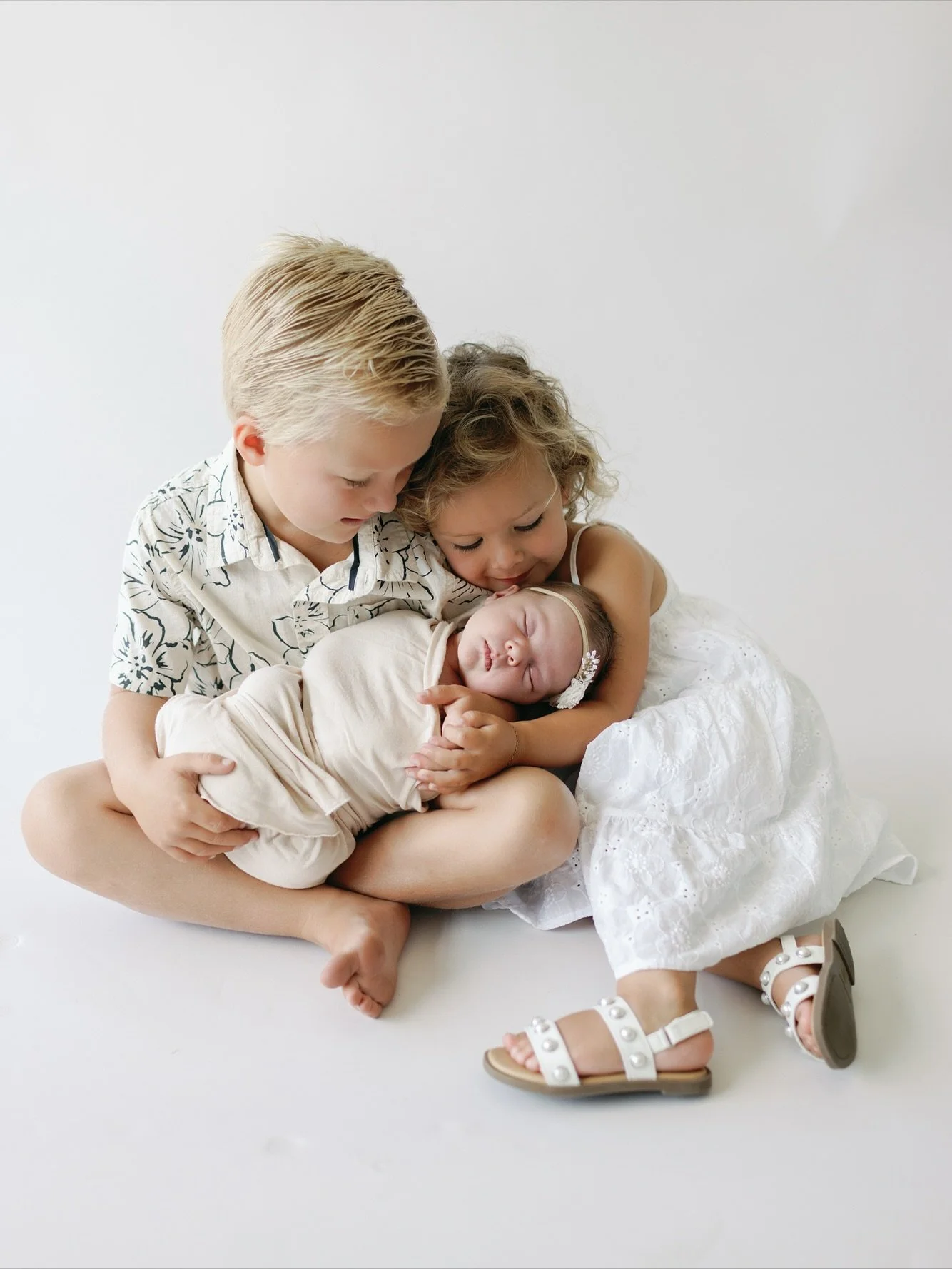 Its been a minute since I've shared newborn goodness on here 💕 
 In light of the heaviness of the past weeks, it's a good reminder that there is still so much good and so much to be grateful for.