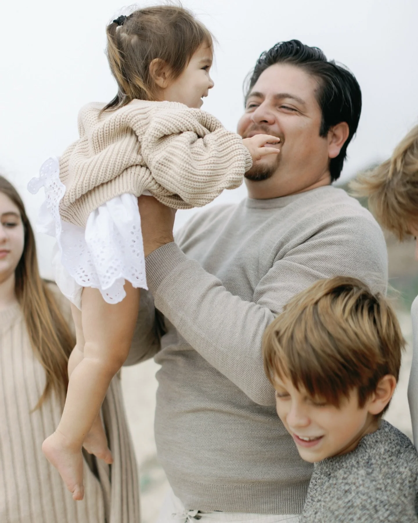A heart full!! 
Some favorites of this dear and beautiful family @thesegovia.seven 
Such a joy capturing them year after year and watching their kids grow from behind my lense 💕
