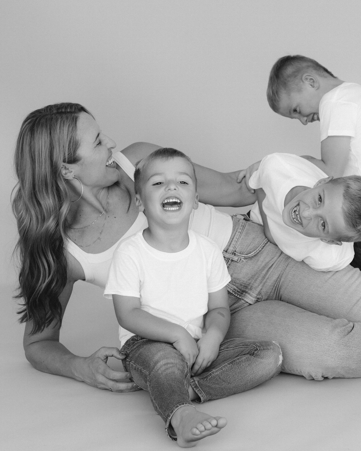 Absolutely in love with everything about this playful session with this gorgeous mama and her three little men 🥹