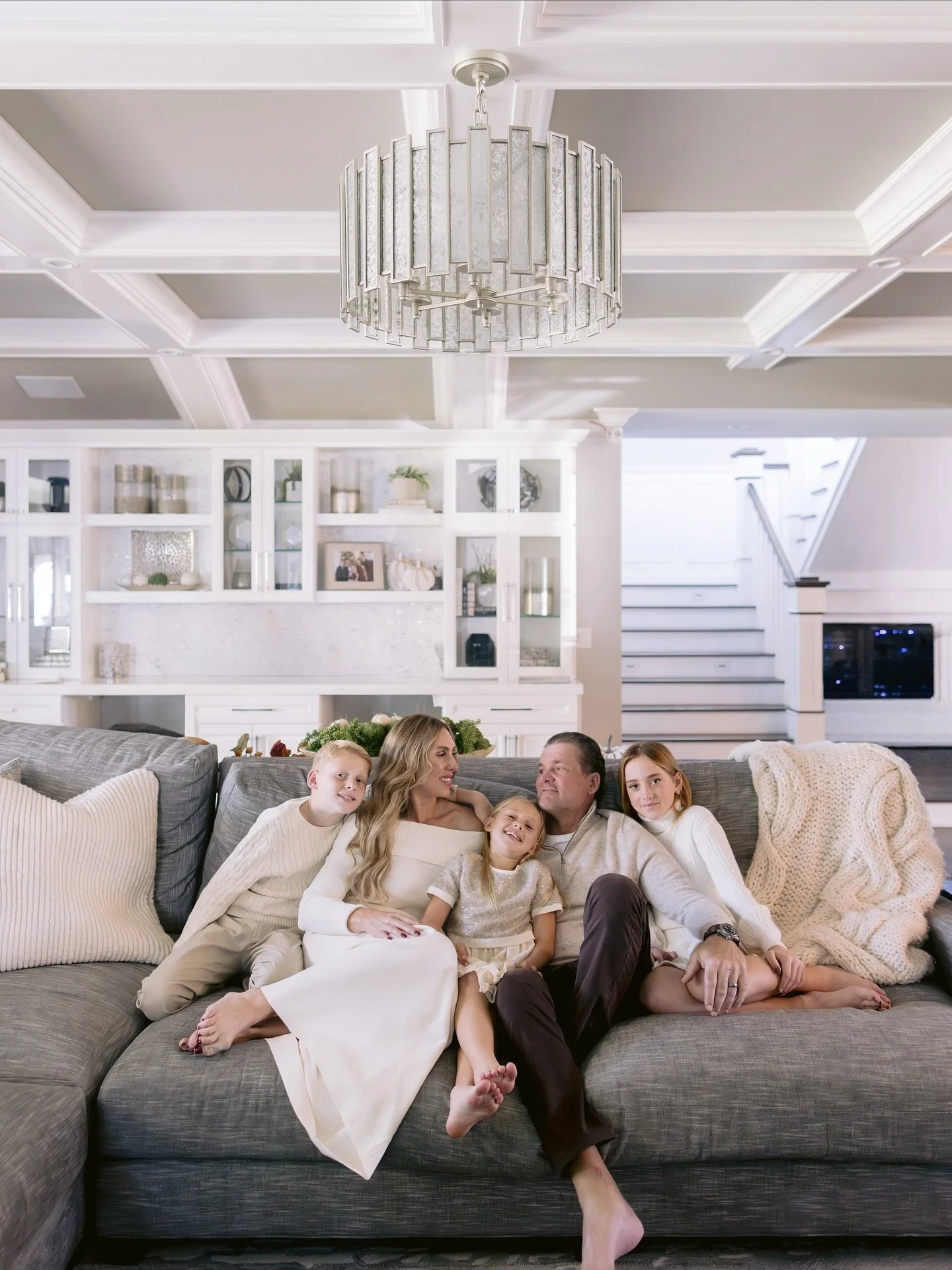 In-home family sessions are easily one of my very favorite things.  Photos with your favorite people in the space where you get to do life together day and day out. 
if you haven't had a chance to schedule your family photos yet this season, it's not