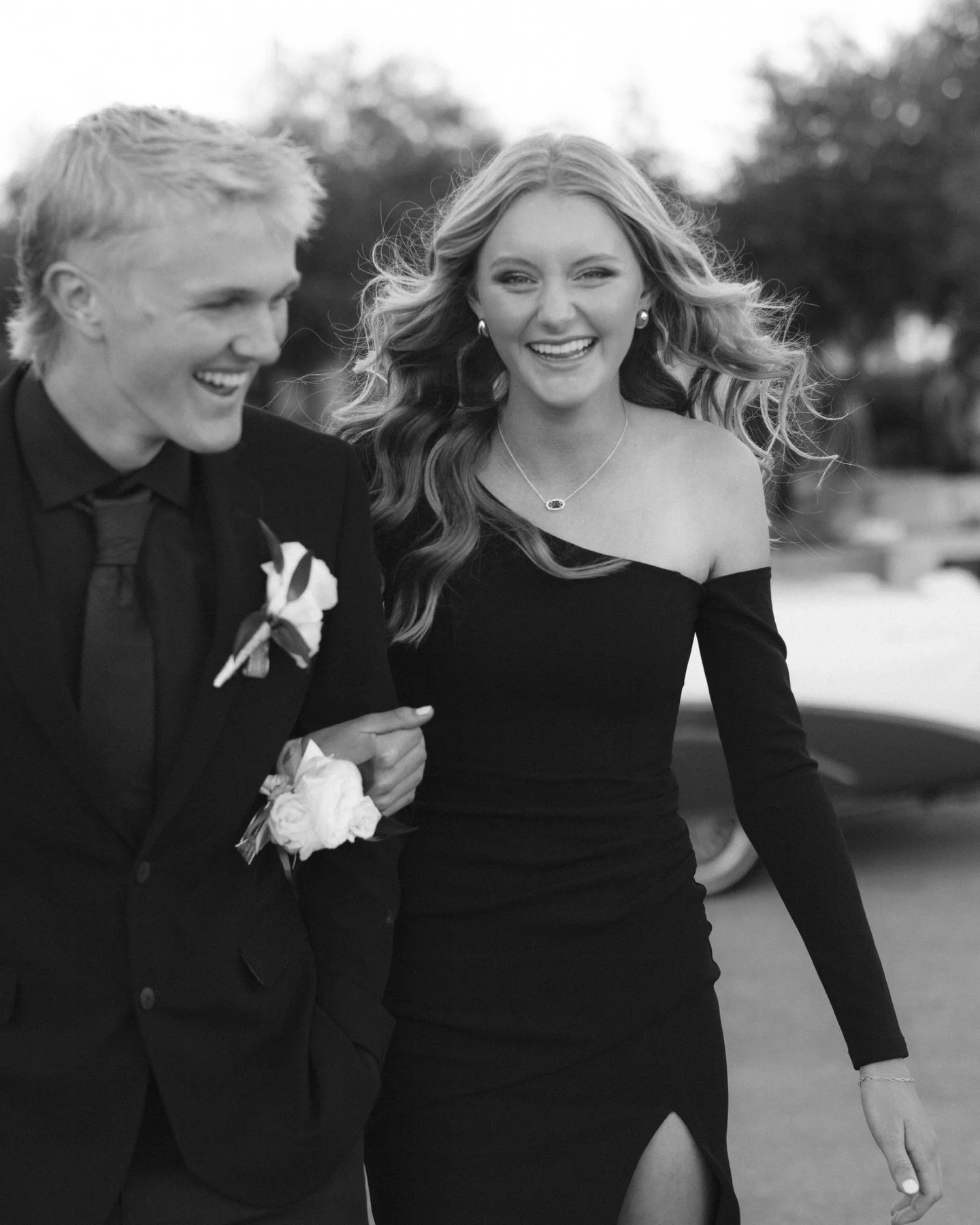 This sweet girl is the reason I bought my first camera 15 years ago. So it is pretty special (and wild!) now to be getting to capture special milestone moments and memories for her and her friends! ❤️
Sophmore year Winter Formal