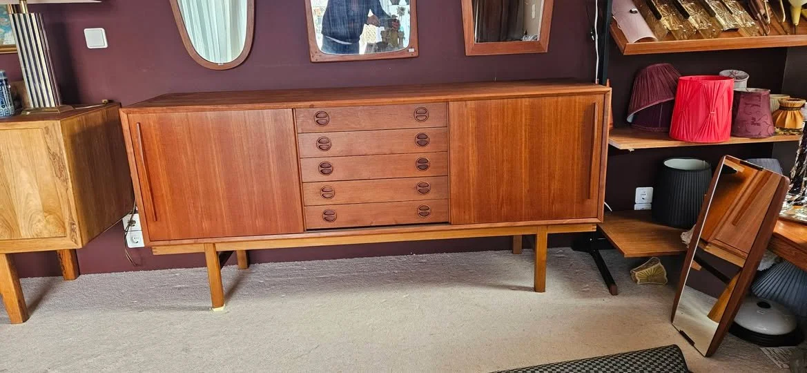 Tekk skenkur  180cm.jpg