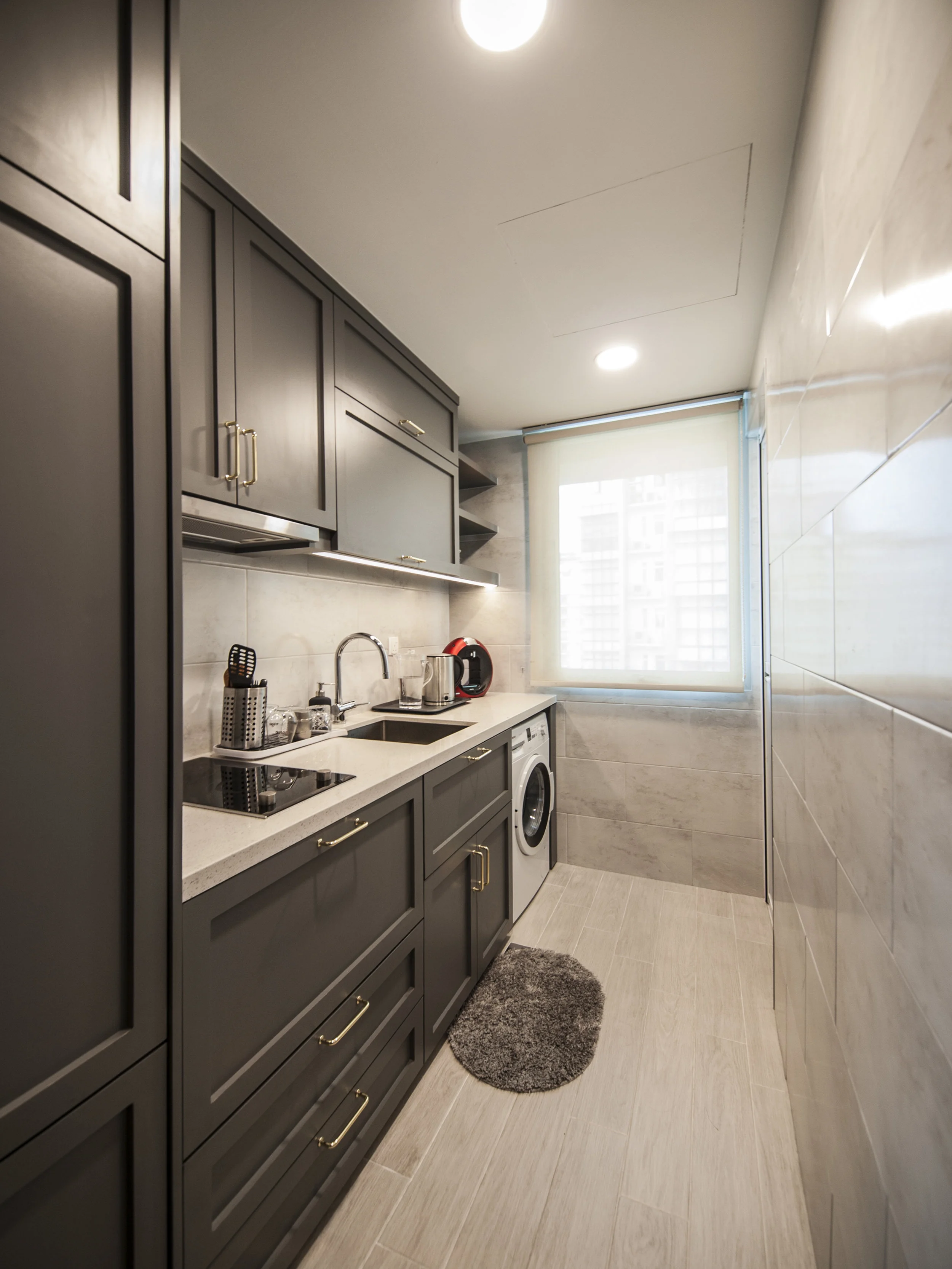 A small but space efficient kitchen.