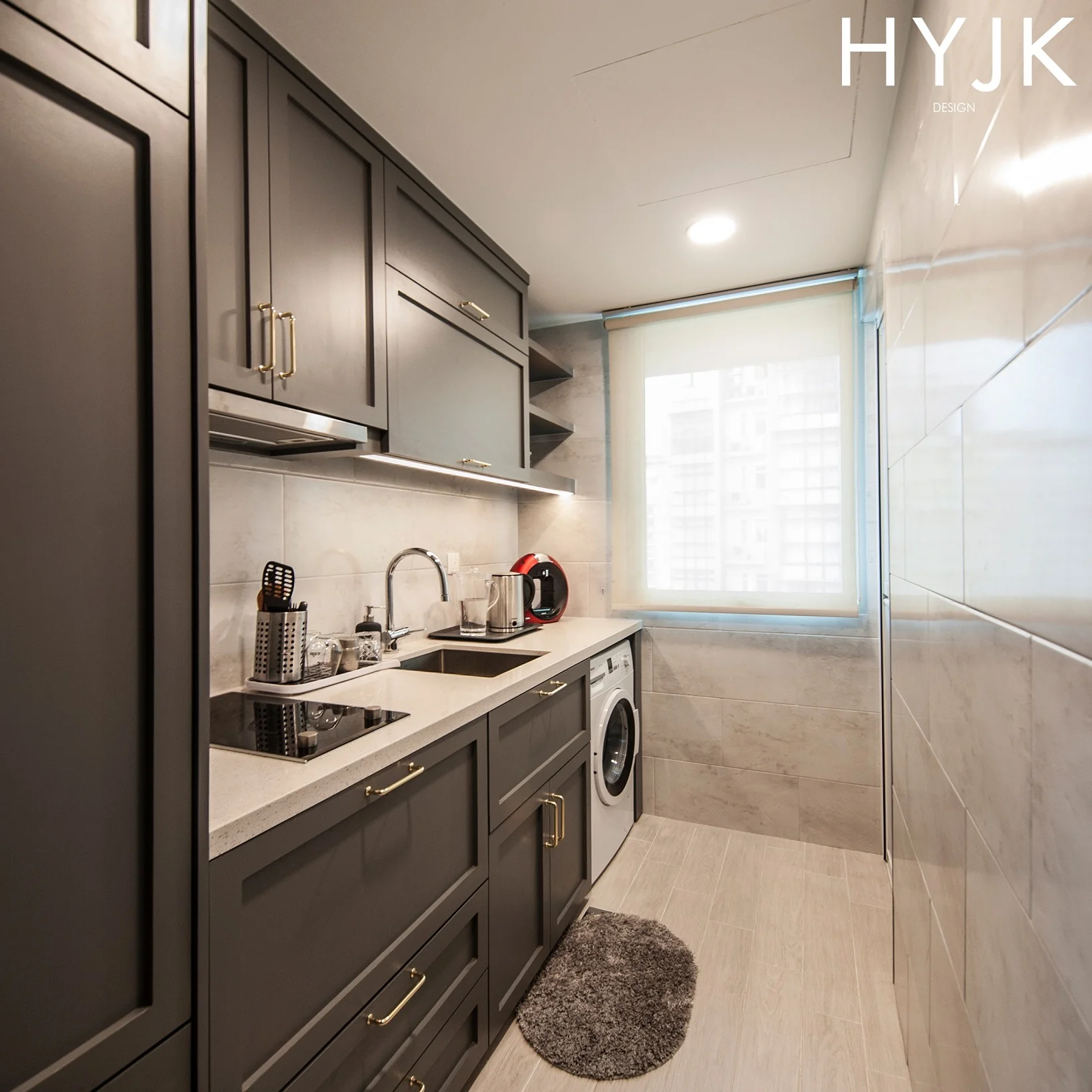 A small but space efficient kitchen.